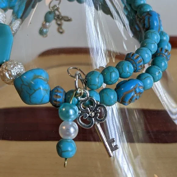 Blue "Arizona Turquoise" beaded memory wire bracelet - Picture 2 of 4